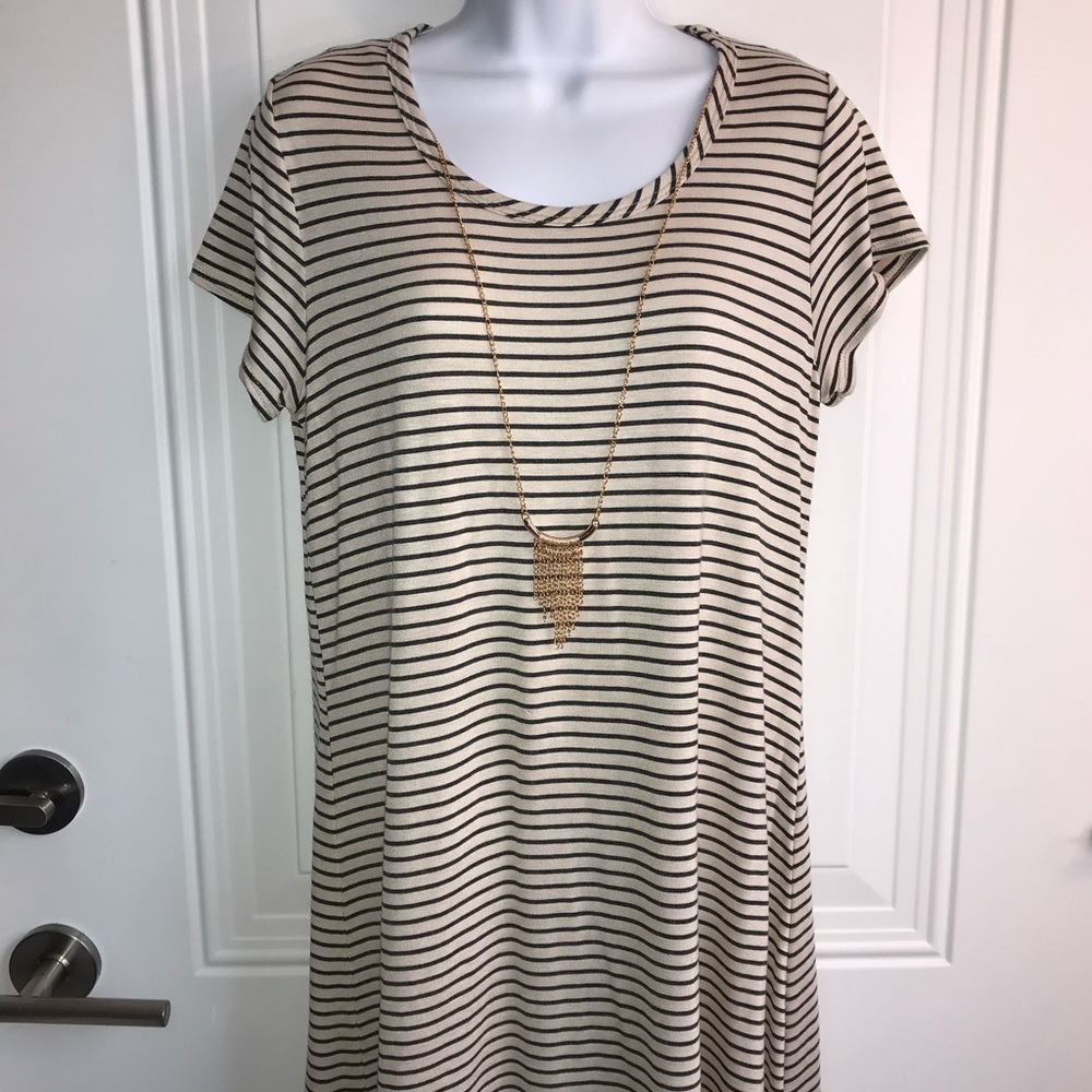 🔴 4/$15 Forever Rose striped ss dress with attached necklace in size Jrs XL NWT - Picture 4 of 11